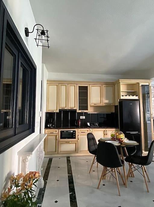 M&F Meteora Apartments #1 كالامباكا المظهر الخارجي الصورة